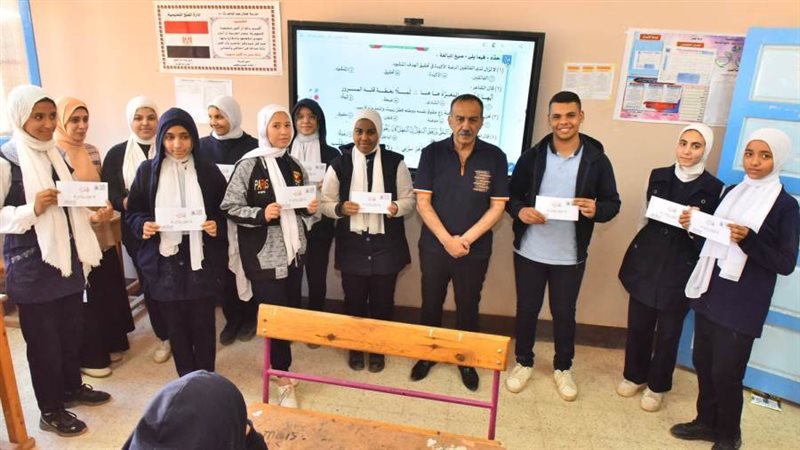 محافظ أسيوط يكرم