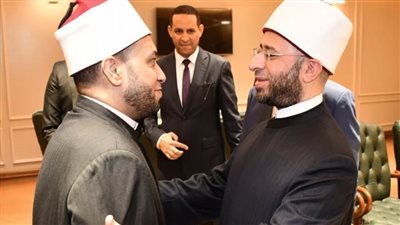 وزير الاوقاف يكرم الإمام المثالي بعد رده ربع مليون جنيه 