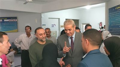 رئيس مدينة سفاجا ومدير إدارة المستشفيات يتفقدان أعمال القافلة الطبية بمستشفى سفاجا.. 