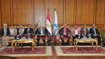 تسليم شهادة اعتماد كلية التربية الرياضية من الهيئة القومية لضمان جودة التعليم