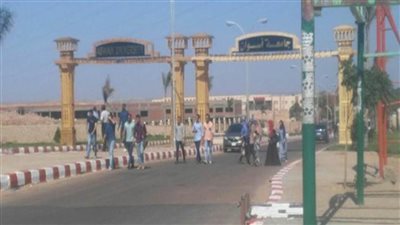 وفد جامعة أسوان يقدم العزاء  لفضيلة الإمام الأكبر شيخ الأزهر الشريف بالأقصر