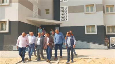 نائب رئيس هيئة المجتمعات العمرانية يتفقد العمل بمشروع الإسكان الأخضر بالعبور الجديدة   