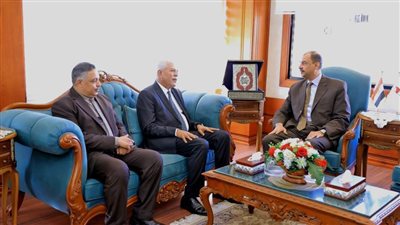 محافظ سوهاج يستقبل النقيب العام للزراعيين