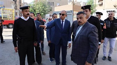 استجابة لشكاوى المواطنين... محافظ المنيا يقود حملة لغلق وتشميع محال وكافيهات مخالفة