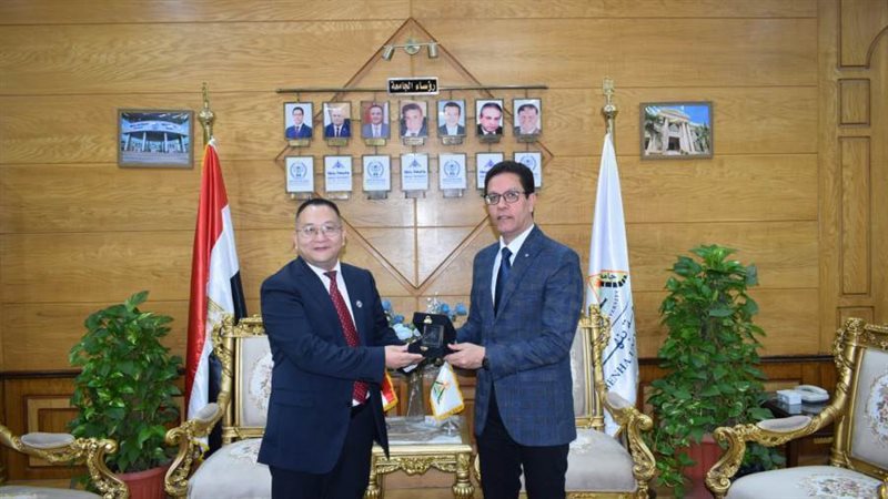 قيادة بجامعة ووهان