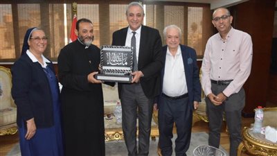  بالصور.. وفد الكنيسة الكاثوليكية يهدي محافظ الغربية مصحفًا في لقاء يجسد الوحدة الوطنية