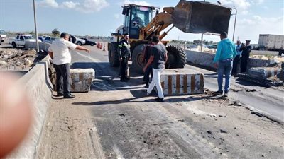 بعد حادث الـ 12 ضحية.. حواجز خرسانية بطريق بورسعيد المطرية لمنع مرور سيارات النقل الثقيل 