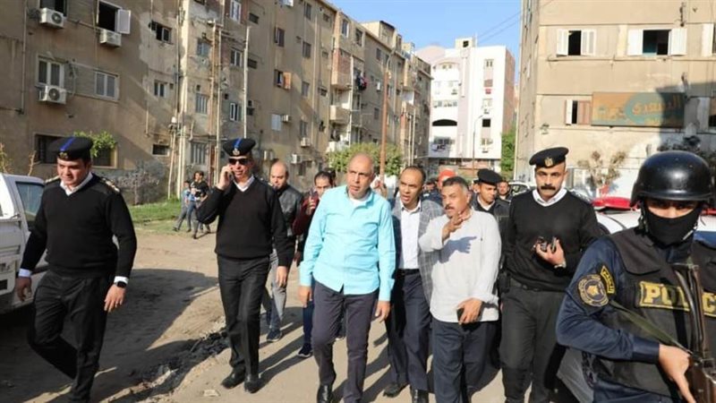 محافظ المنيا خلال