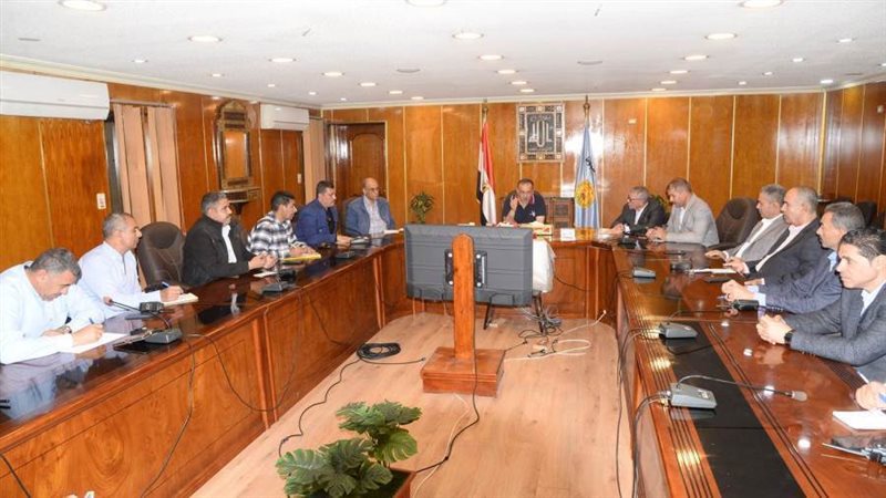 اجتماع محافظ أسيوط