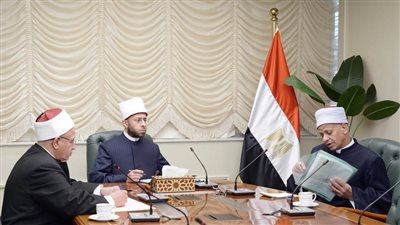 وزير الأوقاف يجتمع مع مديري المديريات