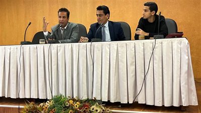 طلاب إعلام جامعة مصر في زيارة تدريبية لمؤسسة روزاليوسف