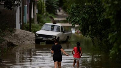 المنخفض المداري سارا يتجه إلى المكسيك