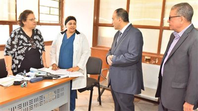 محافظ أسيوط يتابع سير العمل بعيادة التأمين الصحي بمبنى مجمع المصالح