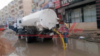  كسح مياه الأمطار وتطهير بيارات الصرف الصحي بكفر الشيخ