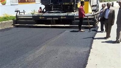 محافظ أسوان يوجه إلى استكمال خطة الرصف بالطرق الرئيسية والشوارع الداخلية 