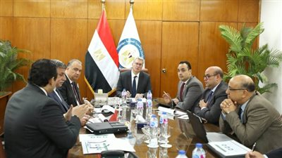 وزير البترول والثروة المعدنية يعقد اجتماعًا لمتابعة نشاط تحويل السيارات للعمل بالغاز كوقود 