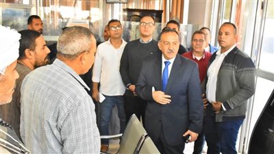 لمتابعة إجراءات التقنين والتصالح.. محافظ أسيوط يتفقد سير العمل بالمركز التكنولوجي بمنفلوط