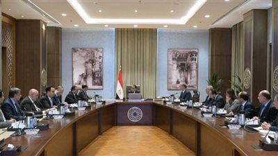 رئيس الوزراء يُتابع الموقف التنفيذي لمبادرة تحويل السيارات للعمل بالغاز الطبيعي