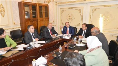 مناقشة ملفات التقنين تمهيدًا لعرضها على اللجنة العليا للبت ببني سويف