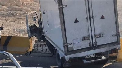 كاد يسقط من أعلى الجبل.. العناية الإلهية تنقذ سائقا من الموت بالمنيا (صور)