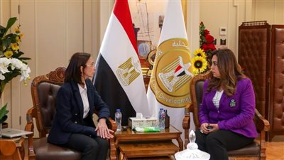 وزيرة التنمية المحلية تتابع مع محافظ البحيرة توفير السلع الغذائية وإزالة التعديات