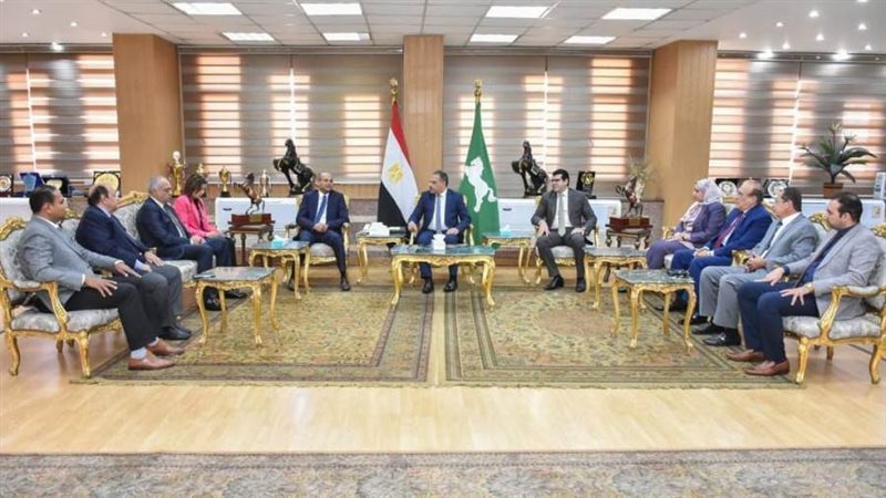 محافظ الشرقية يستقبل