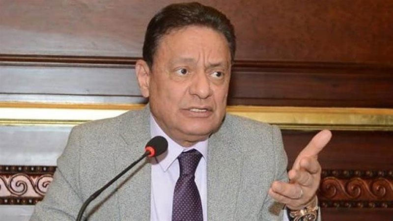 الكاتب الصحفي كرم