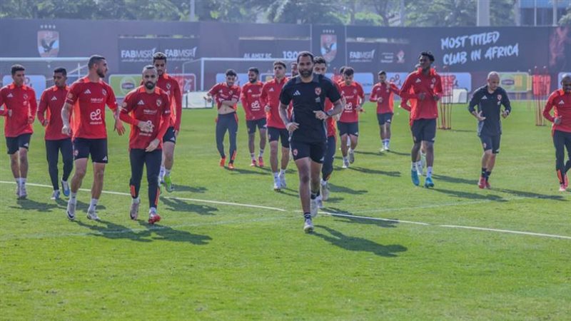 لاعبو الأهلي في التدريبات