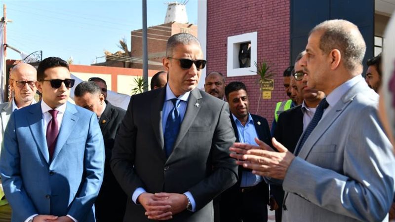 محافظ الفيوم يفتح