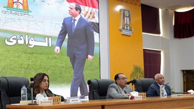 رئيس الوزراء يعقد لقاء جماهيريا مع نواب البرلمان والعمداء والمشايخ بـ