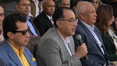 رئيس الوزراء يشهد افتتاح نادي الهجن والفروسية الدولي في الخارجة بالوادي الجديد