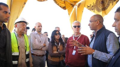 نائب وزير الإسكان يتفقد مشروعات الصرف الصحي بمحافظة المنوفية برفقة بعثة من البنك الدولي