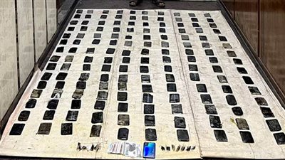 ضبط 3 عناصر إجرامية بالإسكندرية وبحوزتهم 96 كجم من مخدر الحشيش و20 سلاحا ناريا بقصد الاتجار