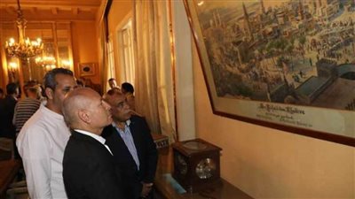 محافظ القاهرة يزور متحف ركن فاروق.. ويفتتح سوق اليوم الواحد بحلوان