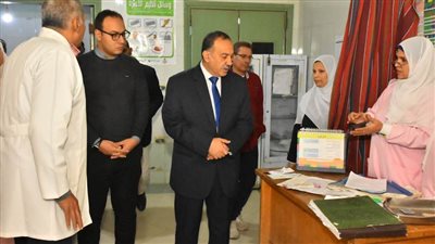 محافظ أسيوط يتابع سير العمل بمستشفى الصحة الإنجابية بمركز منفلوط