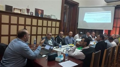 نقابة العاملين بالبناء والأخشاب تعقد ندوة حول قانون التأمينات الاجتماعية 