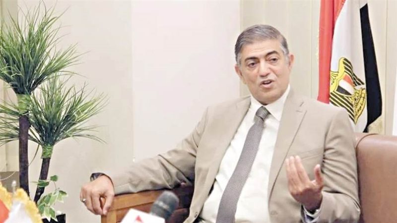 هشام عبدالعزيز رئيس