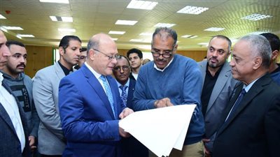 رئيس جامعة سوهاج يتفقد عمليات التصويت لانتخابات اتحاد الطلاب