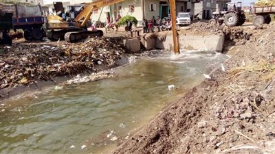 تطهير الترع والمصارف بقرى مركز دمنهور 