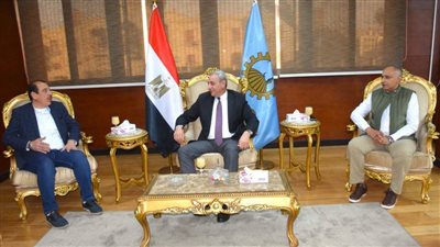  محافظ الغربية خلال لقاء نائب الوزير: 