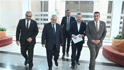 فور وصوله إلى القاهرة.. رئيس البارالمبية الدولية يزور مدينة مصر الأولمبية بالعاصمة الإدارية