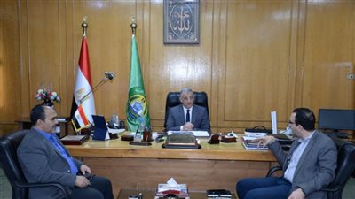 محافظ الإسماعيلية يتابع اللمسات النهائية لسوق اليوم الواحد بالمحافظة