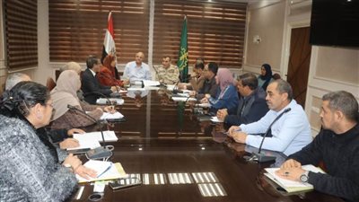 محافظ القليوبية يبحث دفع العمل بملف تقنين الوضع على أملاك الدولة