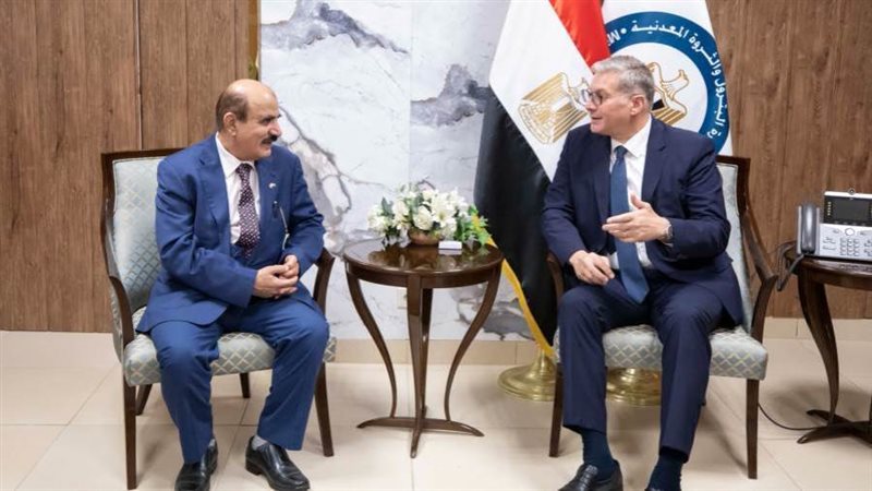 وزير البترول يلتقي
