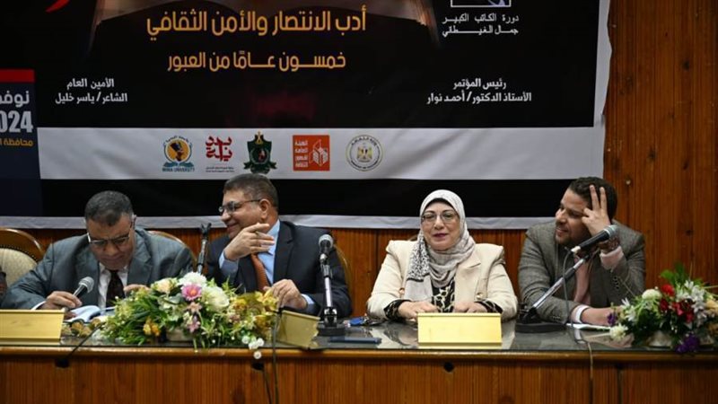 نقاشات مؤتمر أدباء