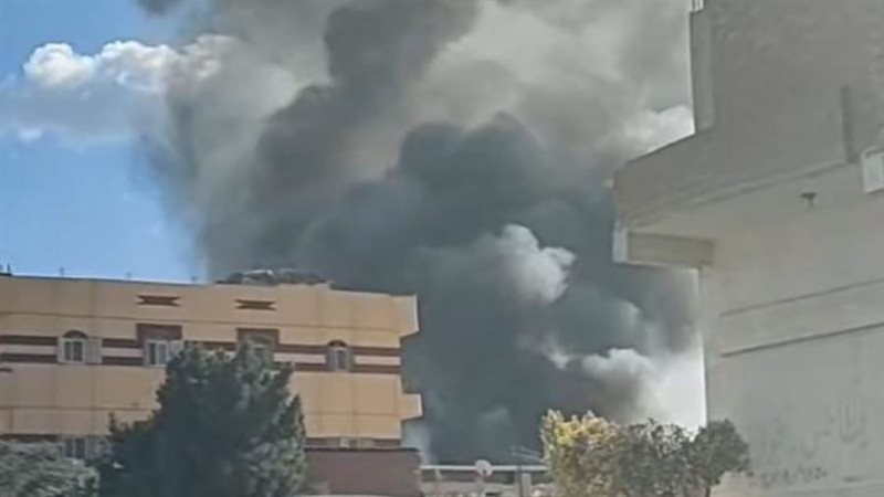 جانب من حريق مصنع