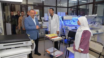محافظ أسيوط يفاجئ مستشفى الشاملة فجرًا 
