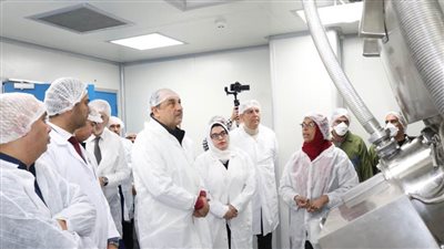 وزير قطاع الأعمال العام يتفقد تطوير شركة 