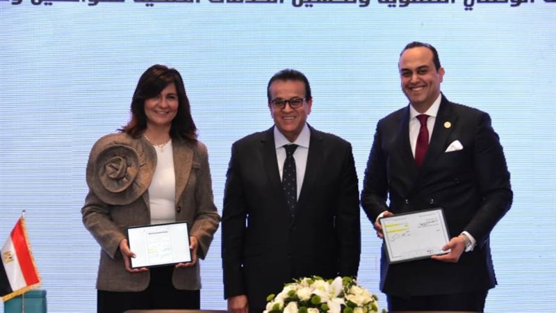 عقب توقيع بروتوكول