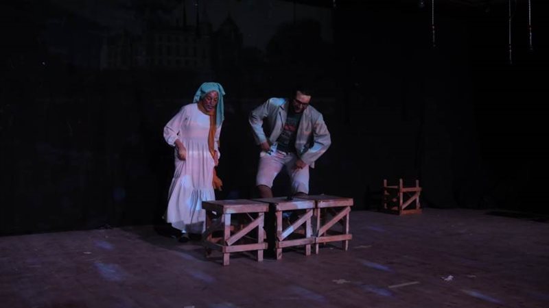 جانب من العروض المسرحية